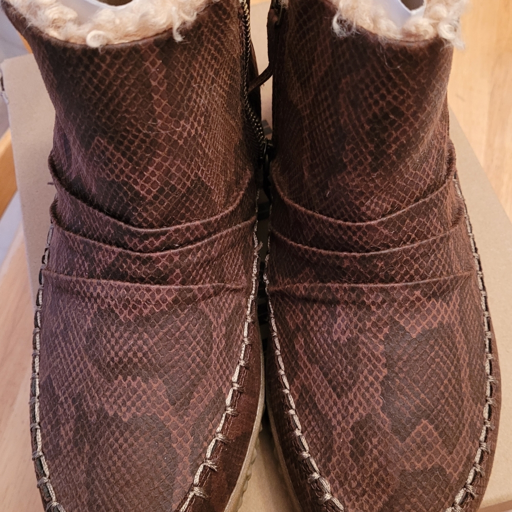 Women's Winter Muk-Luks Boots ankle Size US 10 NIB Booties Fall